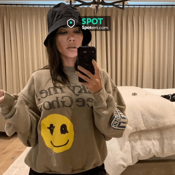 Prada: Triangle Logo Re-Nylon Edition Bucket Hat - Picture 15 of 17